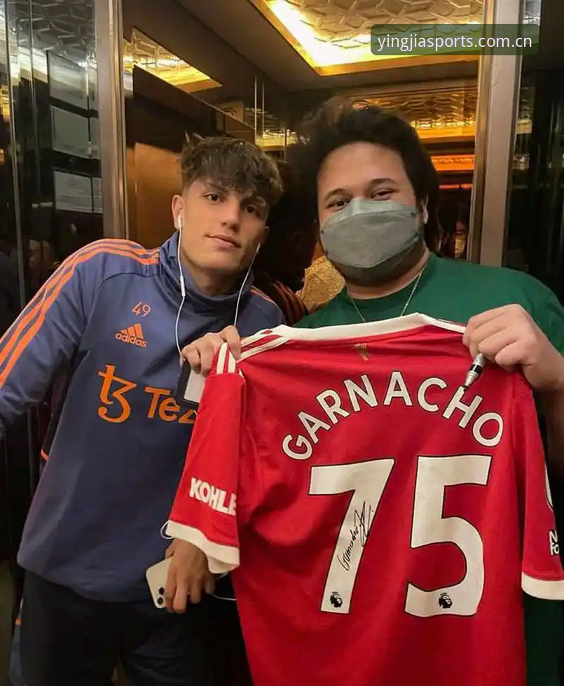 揭秘曼联末轮决战布莱顿背后的隐情：卡里克合同问题与年轻阵容的无奈抉择